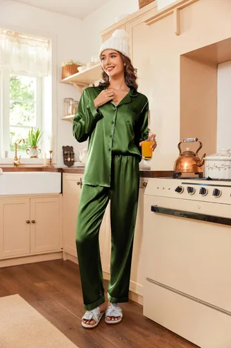 Vista 2 de Ekouaer - Conjunto de pijama de satén de seda clásico con botones para mujer, de manga larga Verde militar