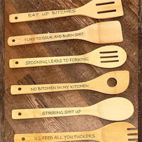 Vista 2 de Divertido juego de cucharas de madera, 6 cucharas de madera para reproducir, cuchara de café de madera grabada con frases divertidas, cucharas