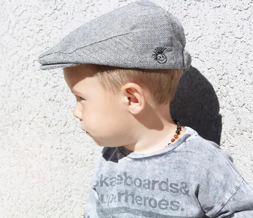Vista 100 de Born to Love Gorro de conductor a rayas para niños pequeños