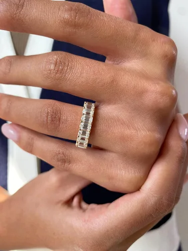 Vista 7 de Anillo de eternidad de moissanita de corte esmeralda de 5 34 a 7 12 quilates para mujer en oro blanco o amarillo de 14 k (D-E, VVS, CTW), anillo