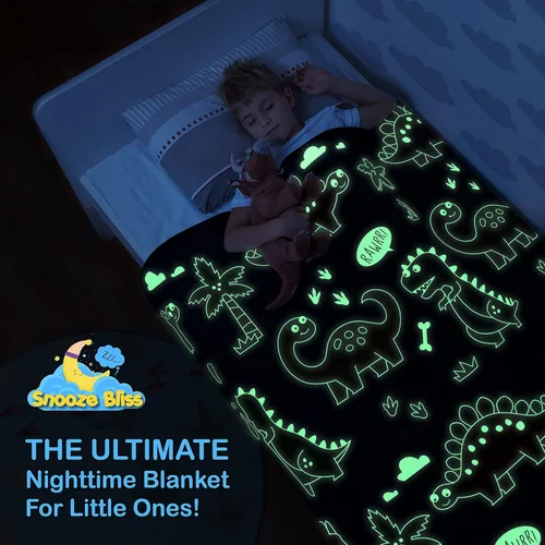 Vista 3 de Manta de dinosaurio que brilla en la oscuridad para niños, manta suave de forro polar azul. Gran regalo de dinosaurio para niños, nietos, bebés