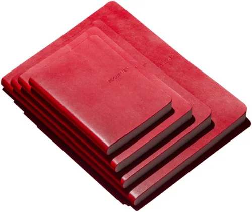 Vista 3 de Classic 360 Serie Signature, Tamaño: B6 Mediano, Color: Rojo, Papel: Rayado, Cuaderno de tapa blanda, diario encuadernado suave, 5" x 7", 200 hojas