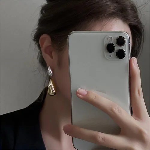 Vista 8 de ASHMIT - Aretes colgantes de gota de agua de aleación dorada, aretes asimétricos a juego de oro y plata, aretes grandes de lágrima para mujeres
