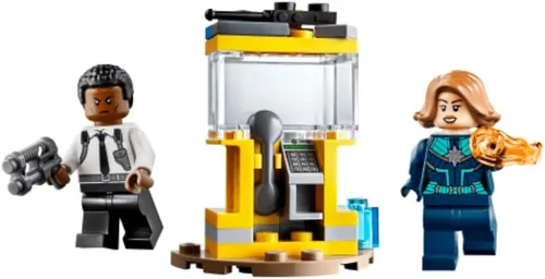 Vista 2 de LEGO Marvel Captain Marvel y Nick Fury - Bolsa de plástico (30453)