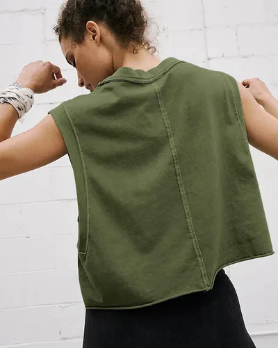 Vista 2 de Camisetas cortas de entrenamiento de gran tamaño para mujer, estilo casual, de manga corta, hombros caídos, con dobladillo enrollable, básicas