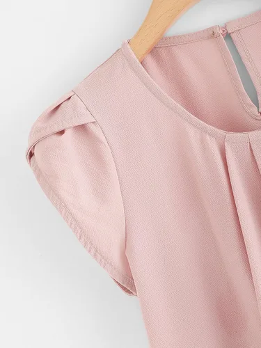 Vista 2 de Milumia Blusa de cuello redondo plisado para mujer, estilo casual y básico, con manga casquillo y abertura de cerradura en la espalda