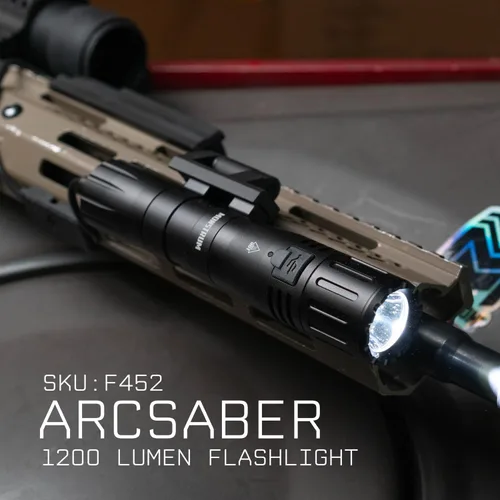 Vista 2 de Monstrum ArcSaber - Luz de arma de 1200 lúmenes con interruptor de presión remoto Compatible con M-LOK