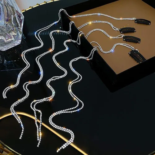 Vista 5 de Cadenas para el cabello para mujer, 4 pinzas de pelo plateadas con borlas de diamantes de imitación, extensiones de cabello, horquilla decorativa