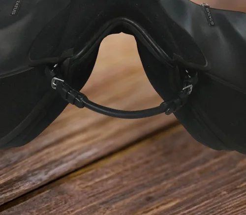 Vista 6 de Majestic Ally Par de correas de cuero enrollado con hebilla para sillas de montar inglesas, correa de mano para seguridad al montar a caballo Negro