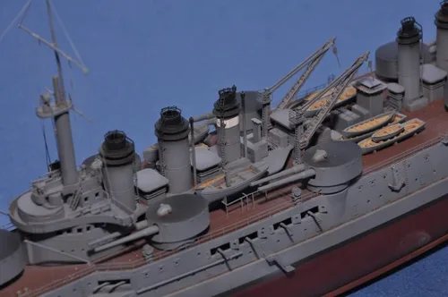 Vista 3 de Hobby Boss Kit modelo Danton de acorazado previo a la armada francesa (escala 1/350)