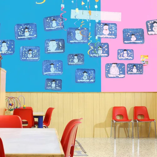 Vista 6 de PerKoop Paquete de 9 rollos de papel para tablón de anuncios arcoíris de 4 x 12 pies, resistente a la decoloración, colorido, para aula, proyectos