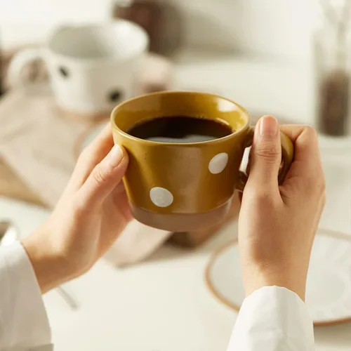Vista 7 de Taza, taza de escritorio de café, taza de cerámica, taza de café retro, juego de platillos japoneses para el hogar, taza de desayuno de cerámica