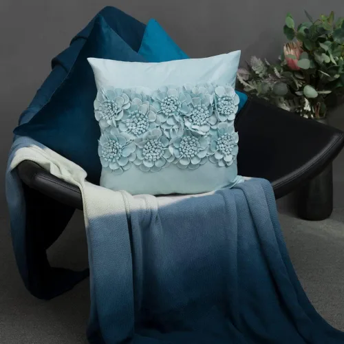Vista 8 de JWH Fundas de cojines decorativos con flores 3D hechas a mano, estéticas, fundas de almohadas de acento floral, fundas de almohada de terciopelo Azul