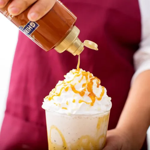 Vista 5 de Ghirardelli 1 - Salsas de caramelo y 2 - salsa de caramelo con sal marina, botellas de presión de 16 oz con cuchara barista estampada