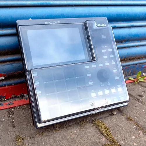 Vista 2 de Cubierta Decksaver Akai MPC One y MPC One+