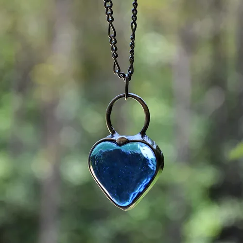 Vista 2 de Handmade Glass Chunky Heart Necklace