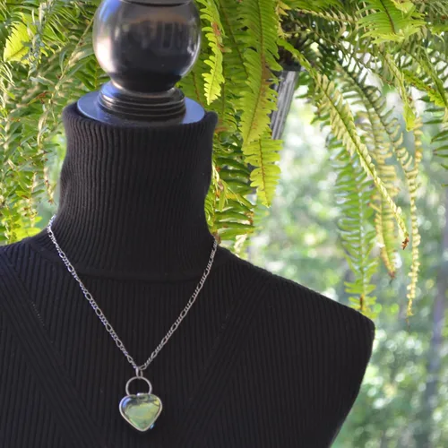 Vista 16 de Handmade Glass Chunky Heart Necklace