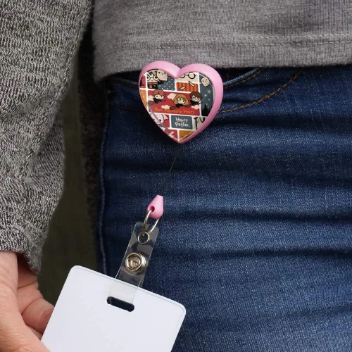 Vista 2 de Harry Potter lindo patrón Chibi corazón cordón retráctil carrete insignia tarjeta de identificación titular