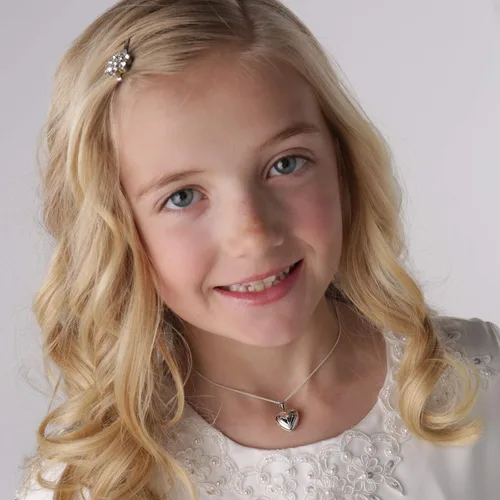 Vista 2 de Collar con camafeo de corazón con cruz de plata esterlina para primera comunión para niños