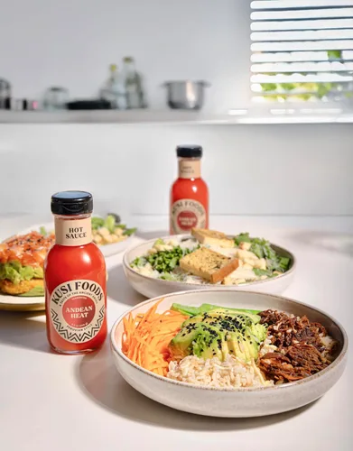 Vista 6 de Kusi Foods ANDEAN HEAT Salsa picante peruana, hecha con chile limusina, pimientos rojos, vinagre y sal, cítricos, picante y ligeramente dulce