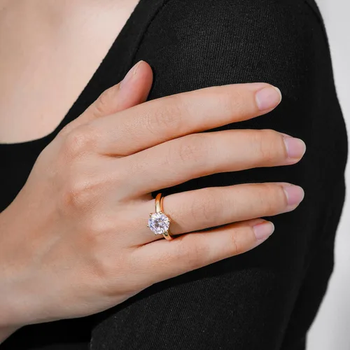 Vista 2 de Tienda Essentials Sterling Silver Solitaire Ring set with Round Infinite Elements Cubic Zirconia (previously Tienda Collection)