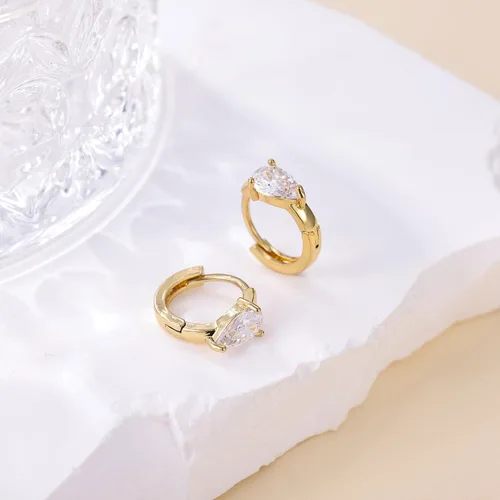 Vista 6 de Aretes de aro de oro para mujer, modernos aretes chapados en oro de 18 quilates, delicados aretes hipoalergénicos, pequeños y ligeros para uso diario