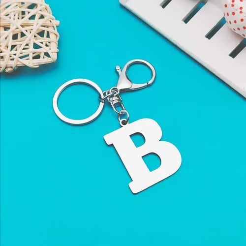 Vista 3 de Llavero del alfabeto con letra A-Z, llavero de metal con inicial del alfabeto para hombres y mujeres, mochila, decoración de llavero de automóvil