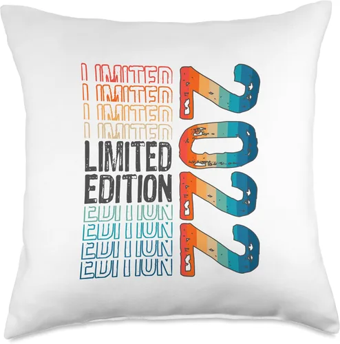 Vista 4 de Limited Edition Vintage 2022 Retro Birthday Throw Pillow