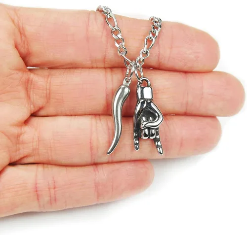 Vista 2 de Collar combinado Mano Cornuto y Cornicello, con cadena Figaro de 20 pulgadas, Portafortuna Italiana Lucky Hand Horn Anti Evil Good Luck Double