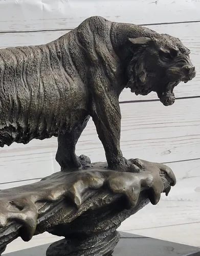 Vista 7 de Majestic Bugatti - Escultura de bronce de tigre – Estatua de vida silvestre hecha a mano por artesanos franceses, regalo decorativo para el hogar