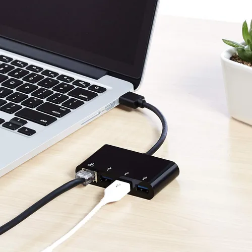 Vista 5 de Amazon Basics Adaptador de 4 puertos con 3 puertos USB-A 3.0 y 1 puerto Ethernet RJ45 Gigabit, negro