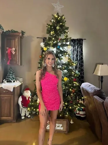 Vista 3 de UZN Vestidos cortos de lentejuelas de un hombro para mujer, vestidos cortos para adolescentes, vestidos de cóctel con purpurina brillante