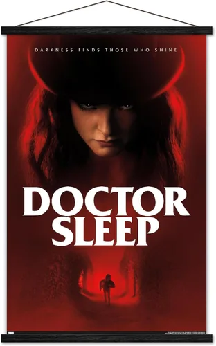 Vista 8 de Trends International Doctor Sleep - Póster de pared con sombrero de una hoja, 22.37 x 34.00 pulgadas, paquete de impresión prémium y colgador