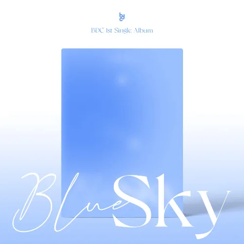 Vista 2 de DREAMUS BDC - Blue Sky (1er álbum individual) CD+Digipack+Photobook+Avión de papel+Tarjeta fotográfica+Póster plegado