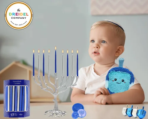 Vista 2 de The Dreidel Company - Velas metálicas azules y plateadas sin goteo de Janucá, 45 velas prémium cónicas decoradas a mano para Janucá, 1 hora