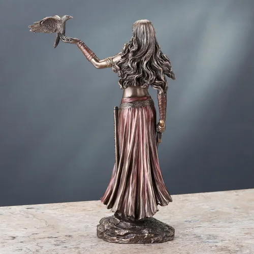 Vista 3 de Veronese Design 10 1/4 pulgadas Diosa celta Morrigan con cuervo y espada Estatua de resina acabado en bronce