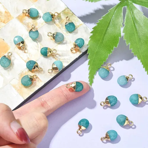 Vista 4 de KitBeads 20 dijes de piedras preciosas de jade natural facetados ovalados dorados colgantes de piedra para fabricación de joyas