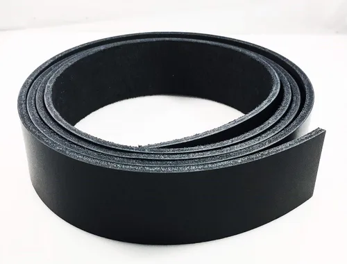 Vista 2 de Dangerous Threads Tira de cuero negro Latigo 1 y 1/2" x 72" cinturón en blanco