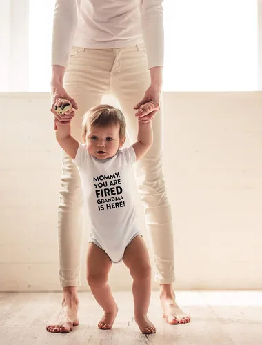 Vista 15 de CBTwear Mommy You Are Fired, Grandma Is Here - Ropa de bebé - Divertido traje de bebé para recién nacido para niños y niñas