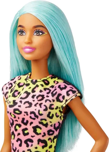 Vista 3 de Muñeca Barbie y accesorios, muñeca de maquilladora profesional con paleta y pincel