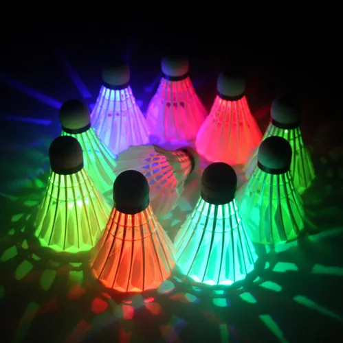 Vista 8 de LED de bádminton Birdies, LED colorido volante oscuro noche ganso pluma resplandor pájaros iluminación interior actividades deportivas al aire libre