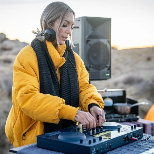 Vista 5 de AlphaTheta OMNIS-Duo - Sistema de DJ portátil todo en uno, batería