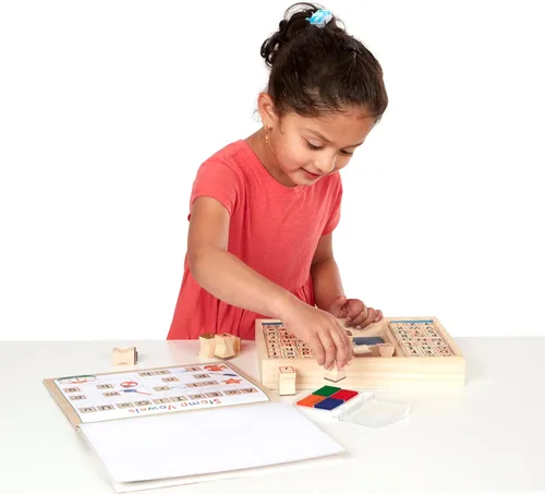 Vista 8 de Melissa & Doug - Juego de sellos de madera con letras y números ABC 123 con libro de actividades (idioma español no garantizado), 4
