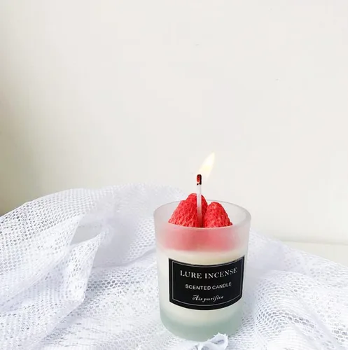 Vista 2 de Vela perfumada en forma de fresa, vela decorativa de aroma de 4.23 oz en tarro de cristal, 12 horas, vela de cera de soja hecha a mano para mesa