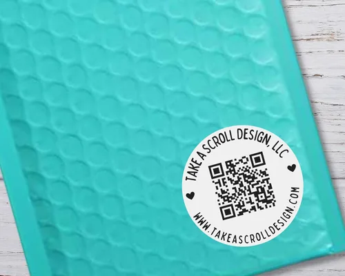 Vista 4 de Etiquetas adhesivas de código QR personalizadas para pequeñas empresas que empaquetan el sitio web de RSVP de la boda de 2 pulgadas