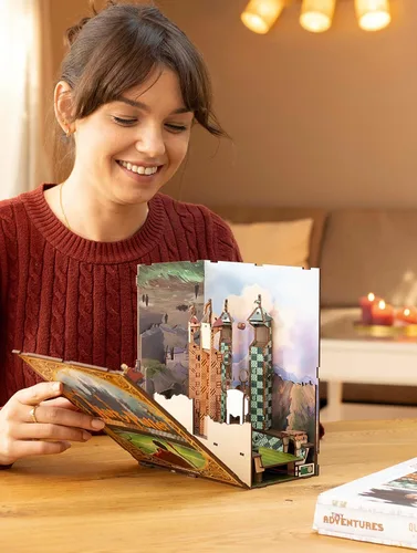 Vista 10 de Revell Harry Potter Quidditch Field 3D Book Nook - Kit de rompecabezas