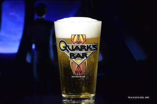 Vista 5 de STAR TREK Quark's Bar - Vaso de pinta impreso, con licencia oficial, calidad premium, cristalería artesanal, vaso de cerveza de 16 onzas, regalo