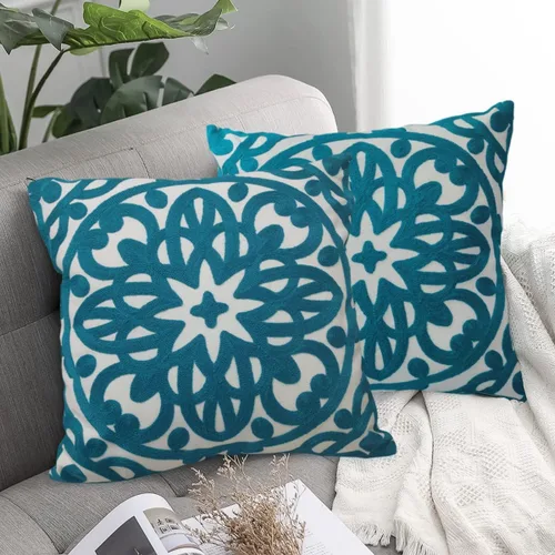 Vista 52 de Alysheer Funda de almohada decorativa bordada de 18 x 18 pulgadas, acogedora y fresca funda de cojín bohemia con diseño de mandala chic de punto
