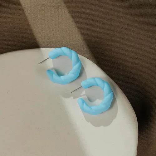 Vista 3 de Aretes de aro redondos de cuerda trenzada, ligeros en forma de C para mujer