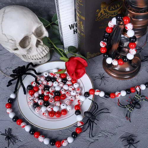 Vista 5 de Whaline Juego de 150 cuentas de madera de Halloween, cuentas focales de madera rojas, negras y blancas, cuentas de madera con salpicaduras
